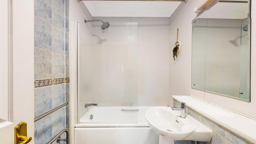 Modern Large Two bedroom Apartment Exeter Road , Kilburn